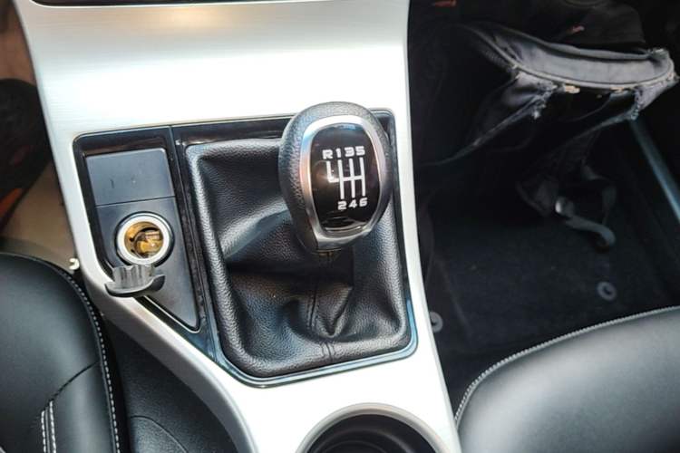 Used Geely Auto Emgrand GL 2017 1.3T Manual Elite Model Gear Lever