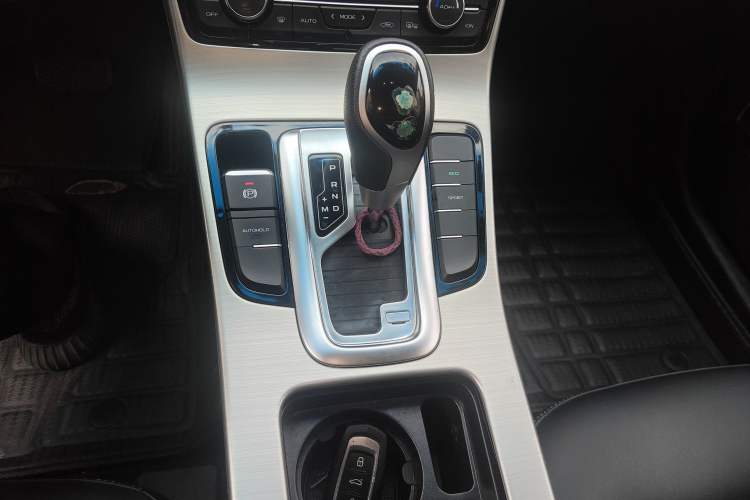 Used Geely Auto Emgrand GL 2017 1.8L DCT Elite Model Gear Lever