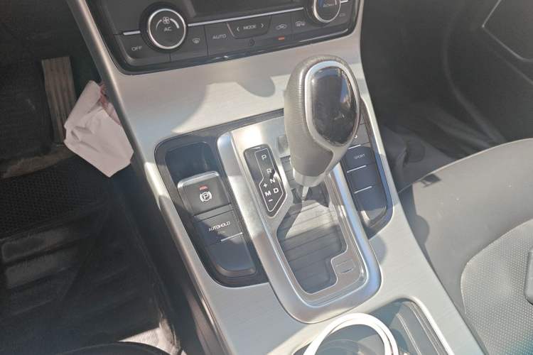 Used Geely Auto Emgrand GL 2017 1.8L DCT Elite Model Gear Lever