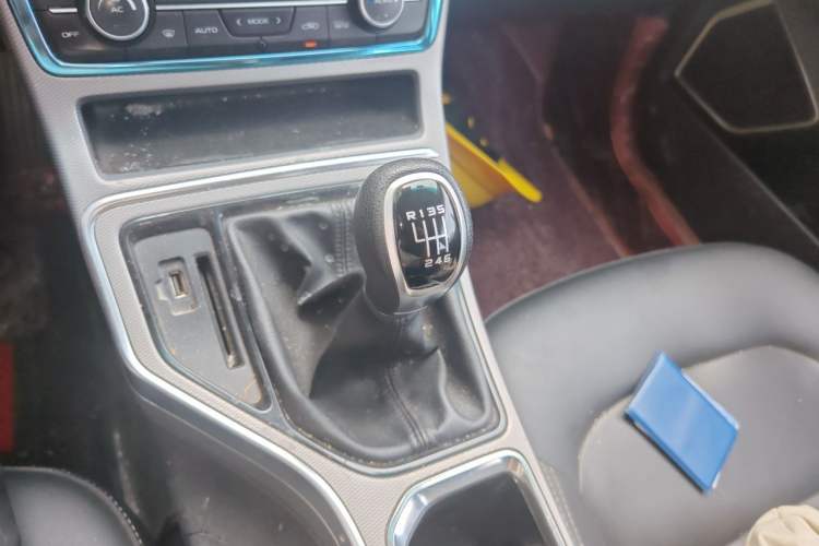 Used Geely Auto Emgrand GL 2017 1.8L Manual Elite Model Gear Lever