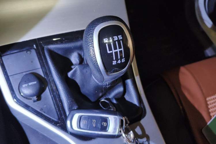Used Geely Auto Emgrand GL 2017 1.8L Manual Elite Model Gear Lever