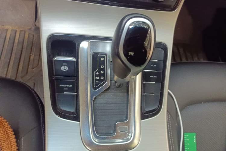 Used Geely Auto Emgrand GL 2017 1.3T DCT Elite Model Gear Lever