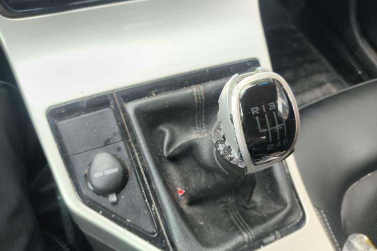 Used Geely Auto Emgrand GL 2017 1.8L Manual Elite Model Gear Lever