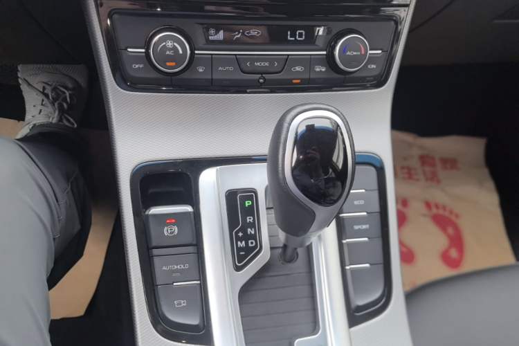 Used Geely Auto Emgrand GL 2017 1.8L DCT Elite Model Gear Lever