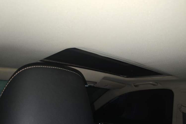 Used Geely Auto Emgrand GL 2017 1.3T DCT Luxury Model Headliner