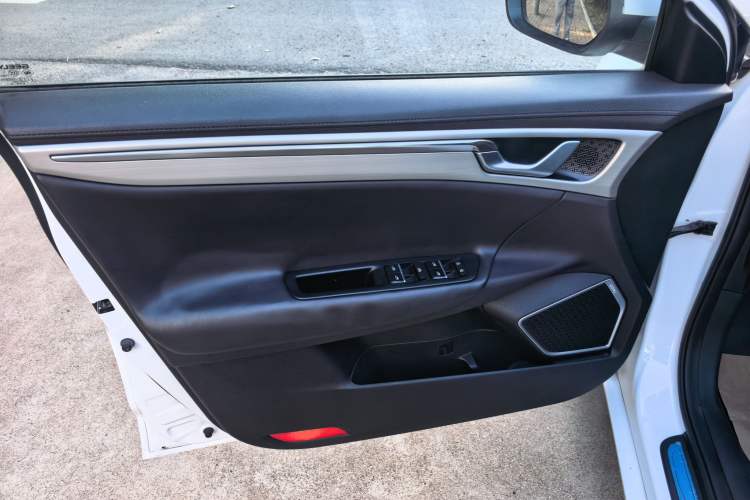 Used Geely Auto Emgrand GL 2017 1.8L DCT Elite Model Interior 1