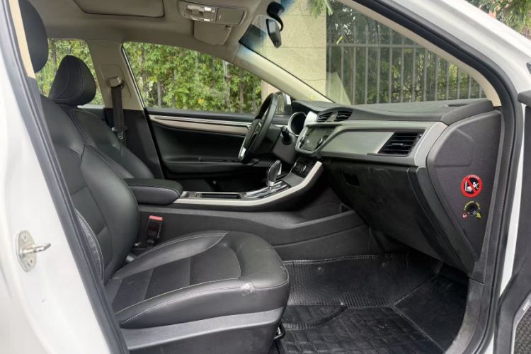 Used Geely Auto Emgrand GL 2017 1.8L DCT Elite Model Interior 3