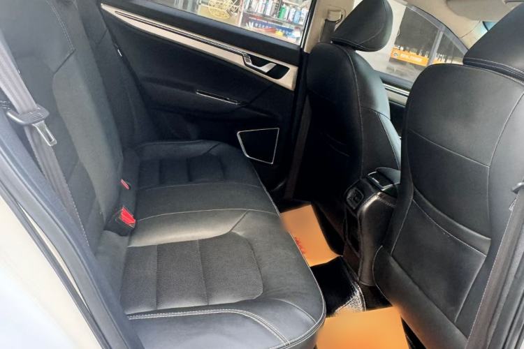 Used Geely Auto Emgrand GL 2017 1.8L DCT Elite Model Interior 4