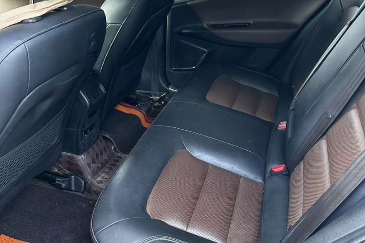 Used Geely Auto Emgrand GL 2017 1.3T DCT Luxury Model Interior 4