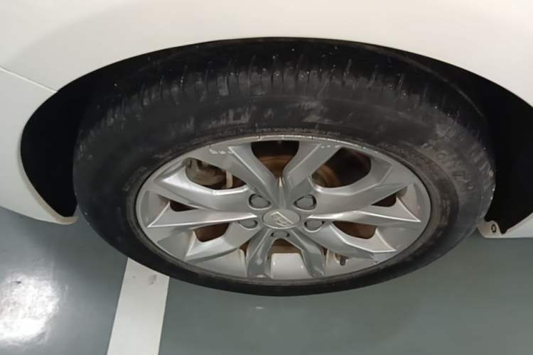 Used Geely Auto Emgrand GL 2017 1.3T DCT Elite Model Left Front Wheel Hub