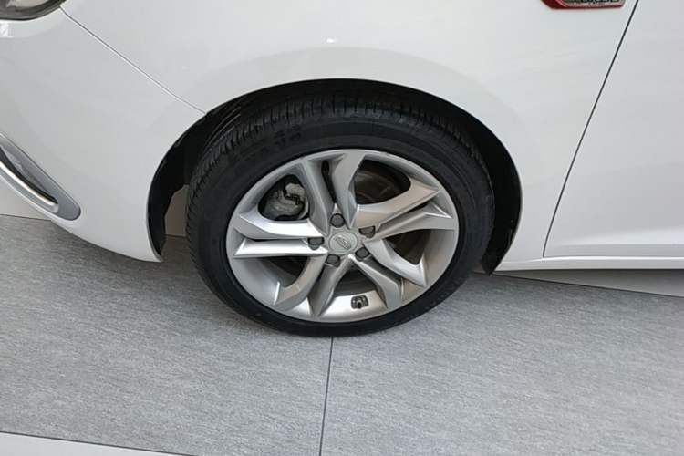 Used Geely Auto Emgrand GL 2017 1.3T DCT Luxury Model Left Front Wheel Hub