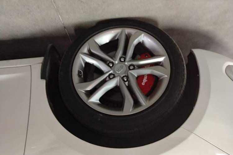 Used Geely Auto Emgrand GL 2017 1.3T DCT Luxury Model Left Front Wheel Hub