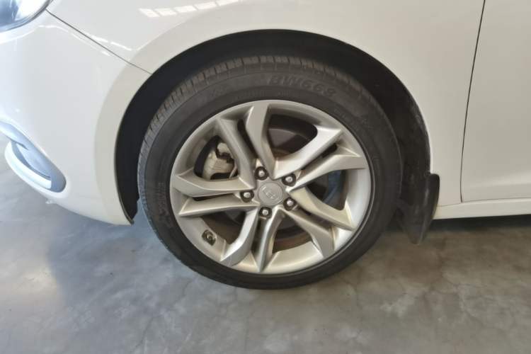 Used Geely Auto Emgrand GL 2017 1.3T DCT Luxury Model Left Front Wheel Hub