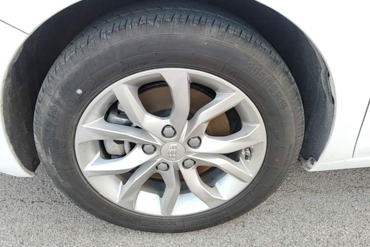 Used Geely Auto Emgrand GL 2017 1.3T Manual Elite Model Left Front Wheel Hub