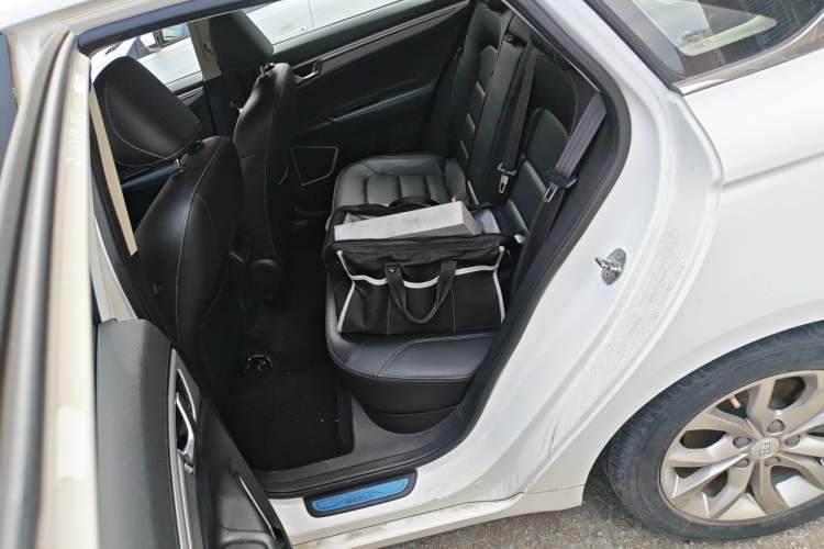 Used Geely Auto Emgrand GL 2017 1.3T DCT Elite Model Left Rear Seat