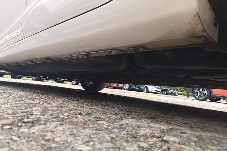 Used Geely Auto Emgrand GL 2017 1.3T Manual Elite Model Left Side Sill