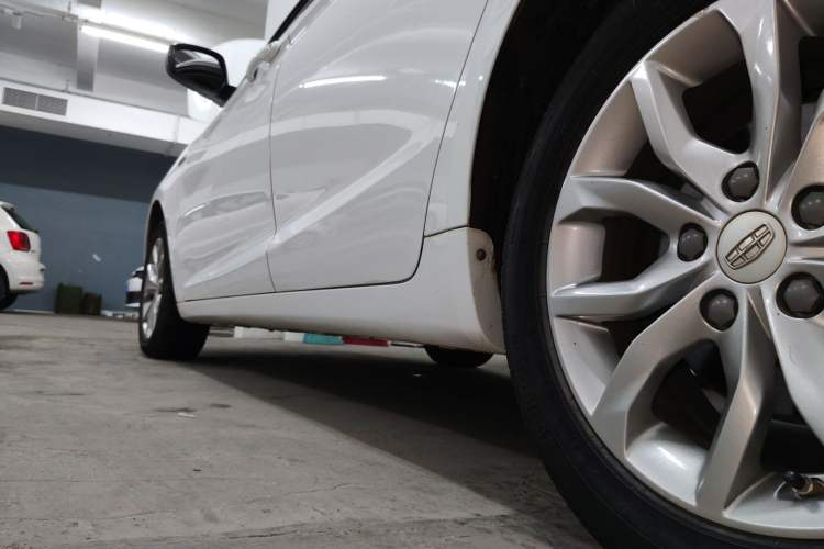 Used Geely Auto Emgrand GL 2017 1.3T DCT Elite Model Left Side Sill