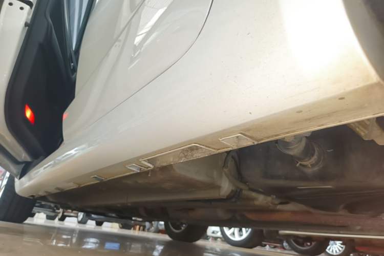 Used Geely Auto Emgrand GL 2017 1.3T Manual Elite Model Left Side Sill