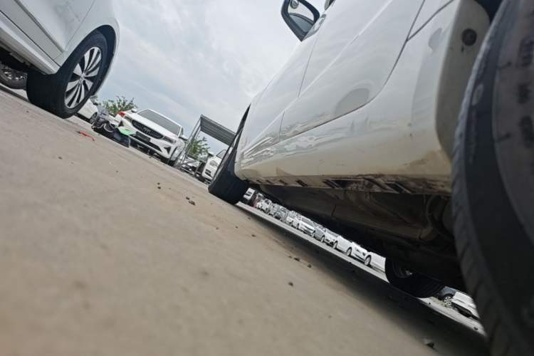 Used Geely Auto Emgrand GL 2017 1.8L Manual Elite Model Left Side Sill