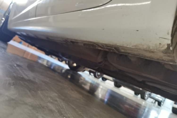 Used Geely Auto Emgrand GL 2017 1.3T DCT Luxury Model Left Side Sill