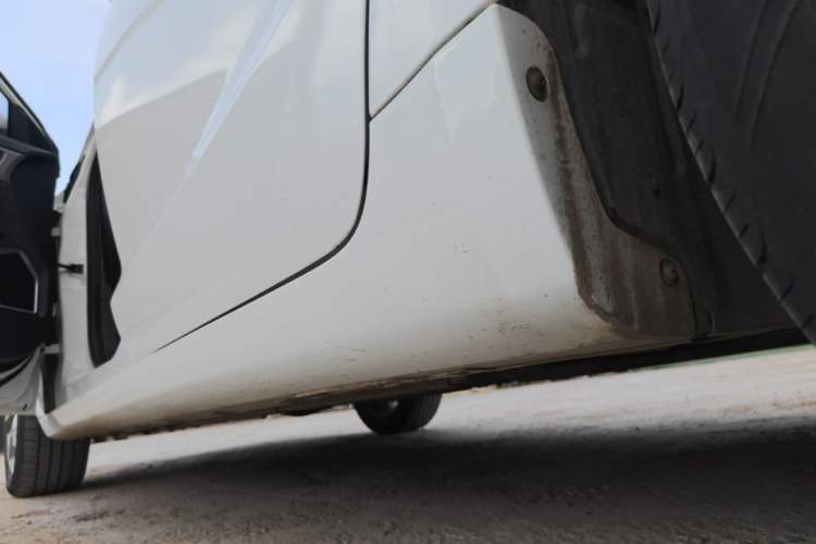 Used Geely Auto Emgrand GL 2017 1.8L DCT Elite Model Left Side Sill
