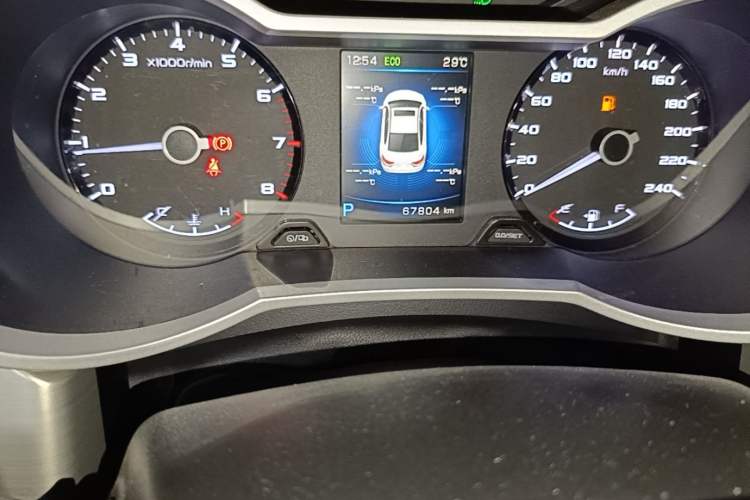 Used Geely Auto Emgrand GL 2017 1.8L DCT Elite Model Odometer Close Up