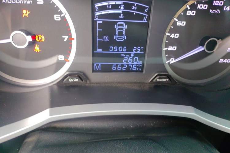 Used Geely Auto Emgrand GL 2017 1.3T Manual Elite Model Odometer Close Up