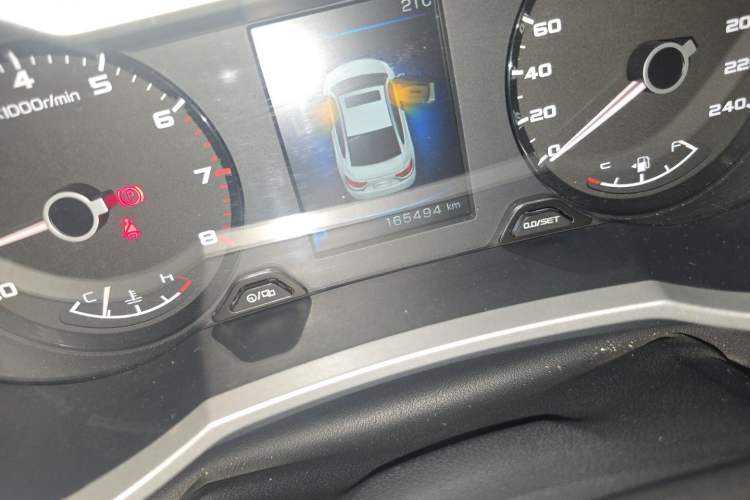 Used Geely Auto Emgrand GL 2017 1.3T DCT Luxury Model Odometer Close Up
