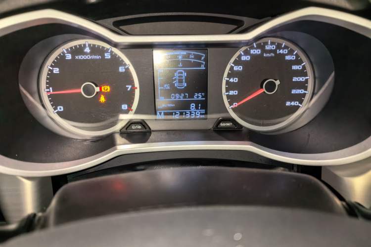 Used Geely Auto Emgrand GL 2017 1.8L Manual Elite Model Odometer Close Up