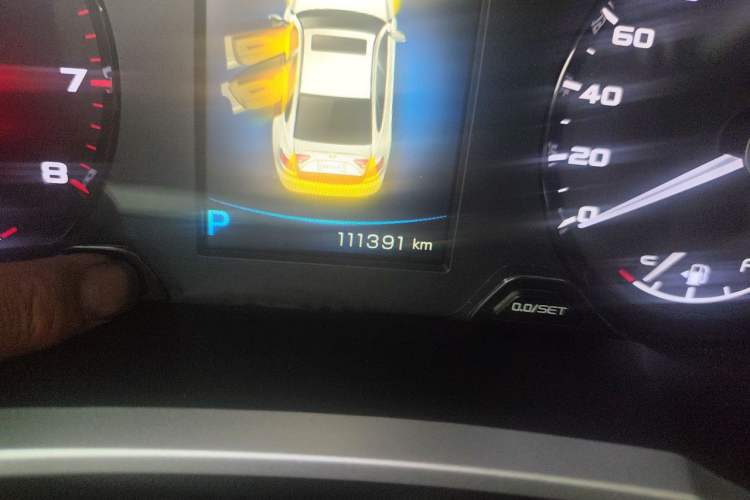 Used Geely Auto Emgrand GL 2017 1.8L DCT Elite Model Odometer Close Up