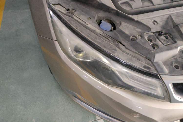 Used Geely Auto Emgrand GL 2017 1.8L Manual Elite Model Right Front Headlight