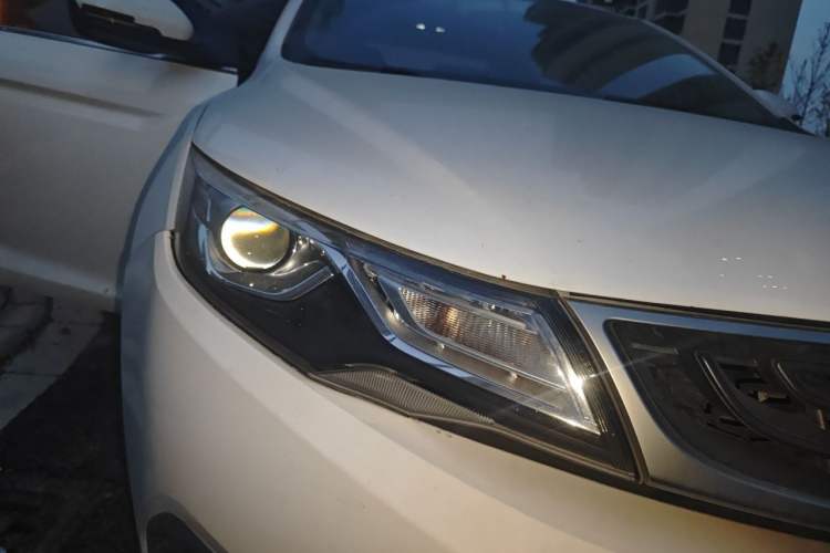 Used Geely Auto Emgrand GL 2017 1.3T DCT Elite Model Right Front Headlight