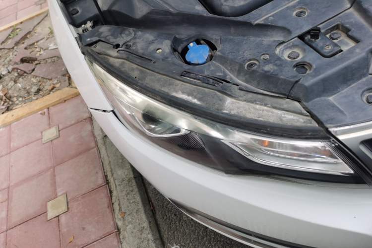 Used Geely Auto Emgrand GL 2017 1.8L Manual Elite Model Right Front Headlight