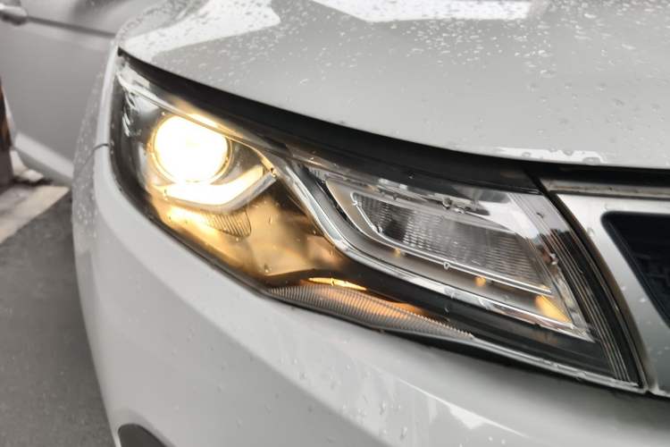 Used Geely Auto Emgrand GL 2017 1.8L Manual Elite Model Right Front Headlight