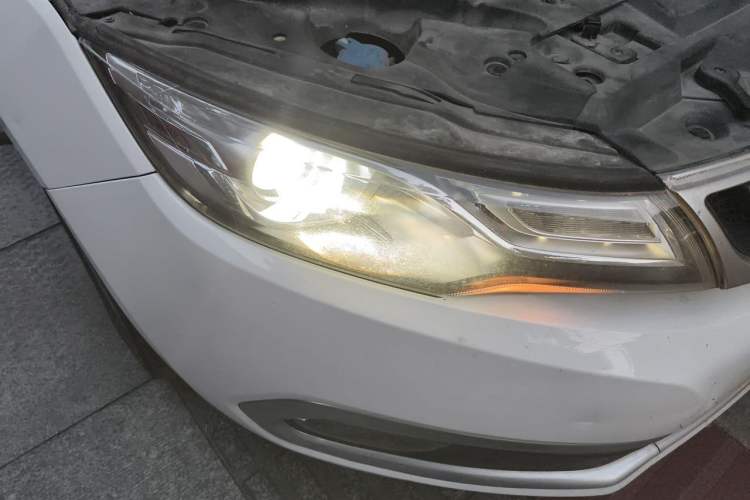 Used Geely Auto Emgrand GL 2017 1.3T DCT Elite Model Right Front Headlight