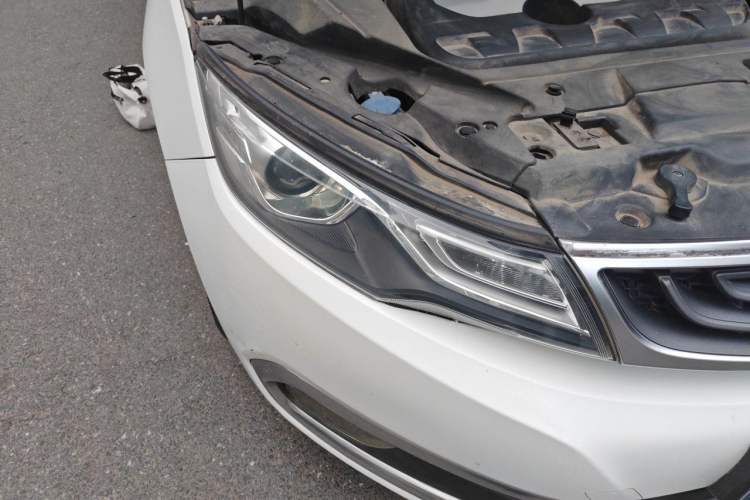 Used Geely Auto Emgrand GL 2017 1.8L Manual Elite Model Right Front Headlight