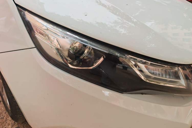 Used Geely Auto Emgrand GL 2017 1.8L Manual Elite Model Right Front Headlight