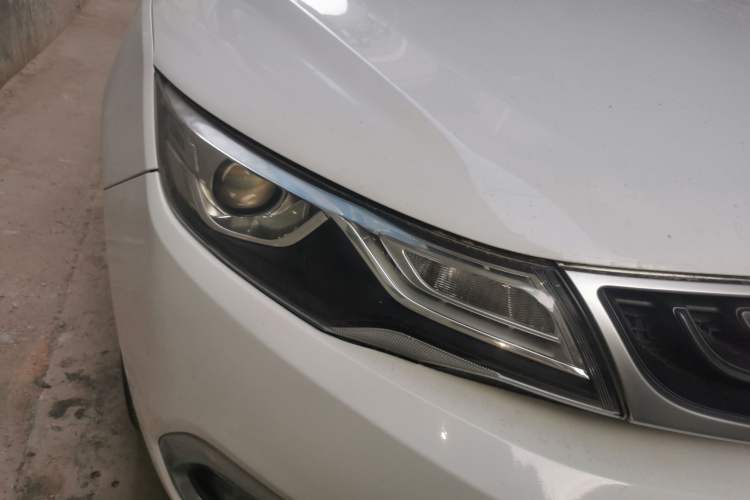 Used Geely Auto Emgrand GL 2017 1.8L Manual Elite Model Right Front Headlight