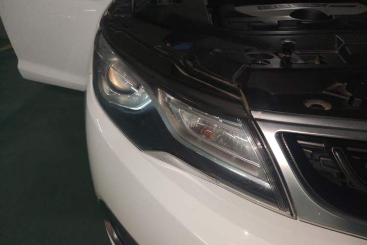 Used Geely Auto Emgrand GL 2017 1.8L Manual Elite Model Right Front Headlight