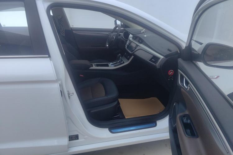 Used Geely Auto Emgrand GL 2017 1.3T DCT Luxury Model Right Front Seat