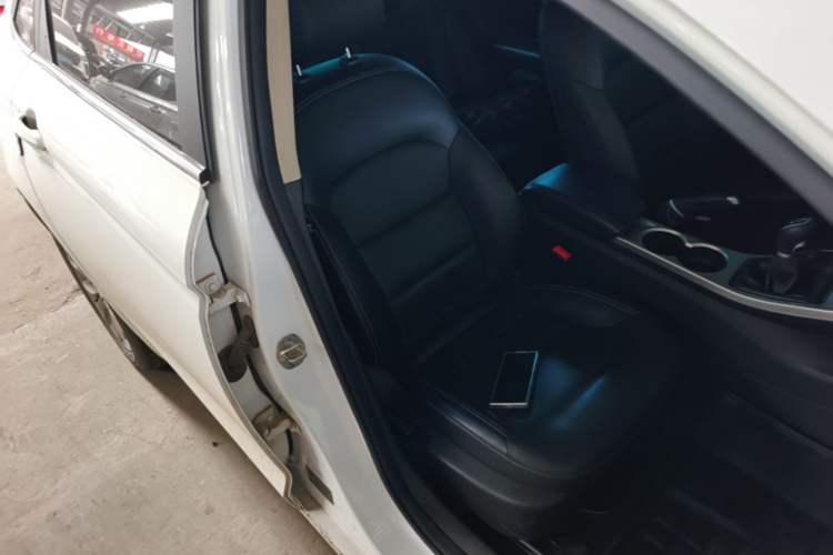 Used Geely Auto Emgrand GL 2017 1.8L Manual Elite Model Right Front Seat