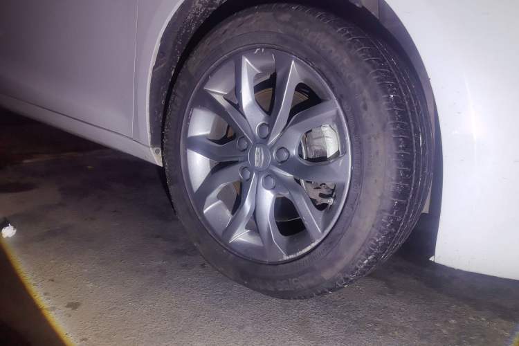 Used Geely Auto Emgrand GL 2017 1.3T DCT Elite Model Right Front Wheel Hub