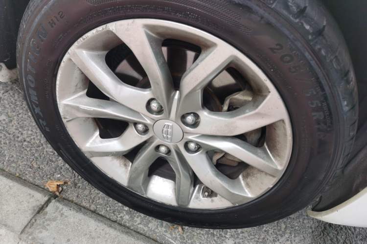 Used Geely Auto Emgrand GL 2017 1.8L Manual Elite Model Right Front Wheel Hub