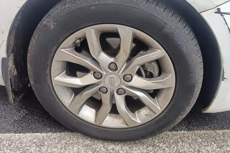 Used Geely Auto Emgrand GL 2017 1.3T Manual Elite Model Right Front Wheel Hub
