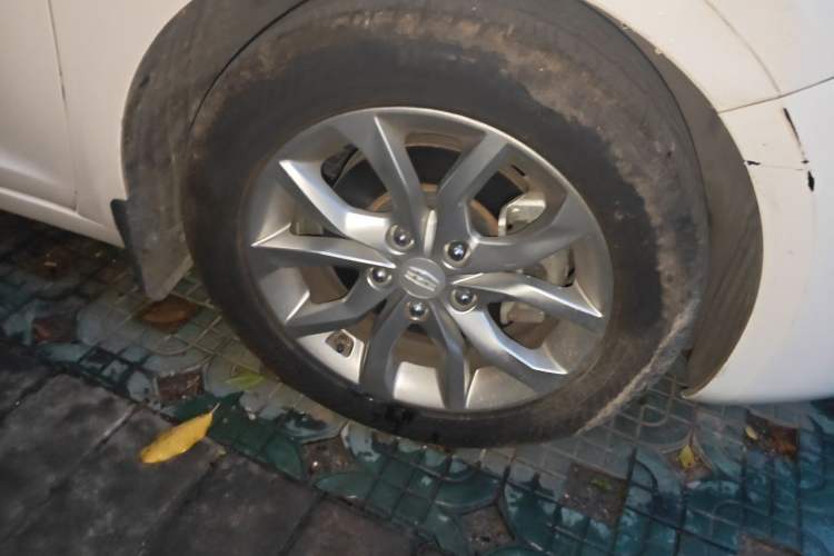 Used Geely Auto Emgrand GL 2017 1.3T Manual Elite Model Right Front Wheel Hub