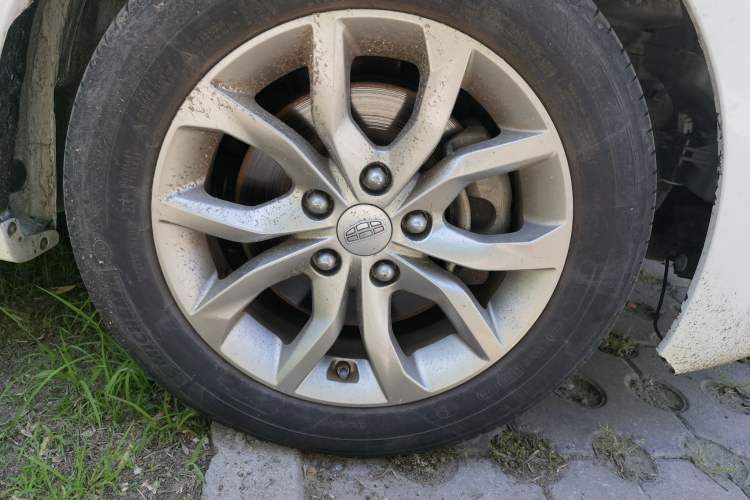 Used Geely Auto Emgrand GL 2017 1.3T Manual Elite Model Right Front Wheel Hub