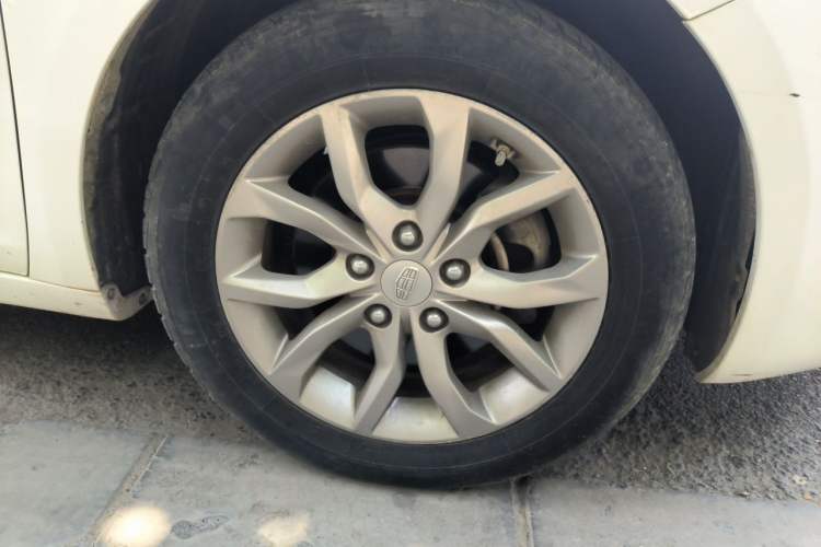 Used Geely Auto Emgrand GL 2017 1.8L Manual Elite Model Right Front Wheel Hub