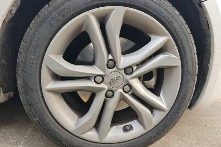 Used Geely Auto Emgrand GL 2017 1.3T DCT Luxury Model Right Front Wheel Hub