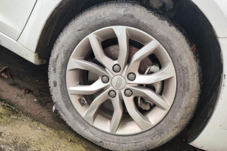Used Geely Auto Emgrand GL 2017 1.3T DCT Elite Model Right Front Wheel Hub