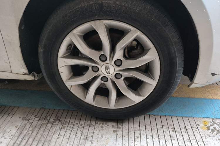 Used Geely Auto Emgrand GL 2017 1.8L DCT Elite Model Right Front Wheel Hub